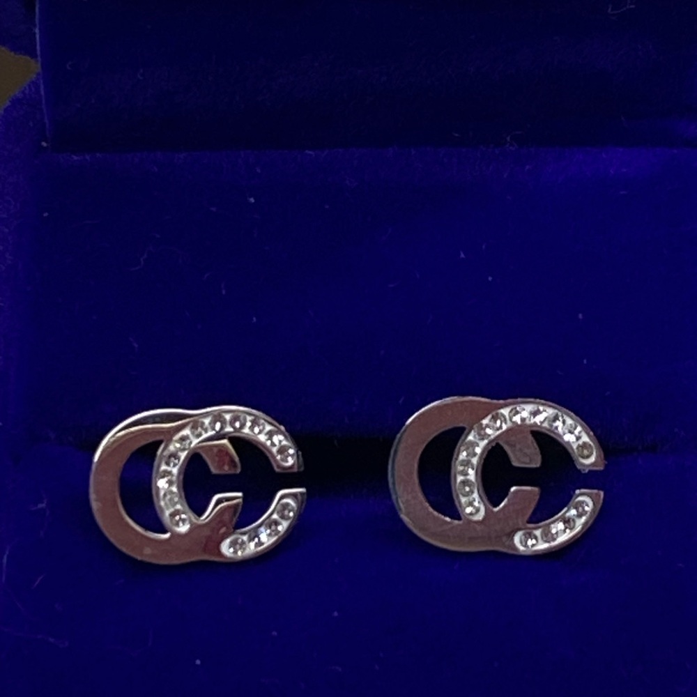 Chic CC Logo Earrings